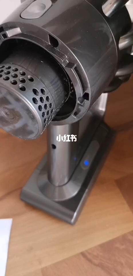 戴森吸尘器充电(戴森吸尘器充电指示灯)